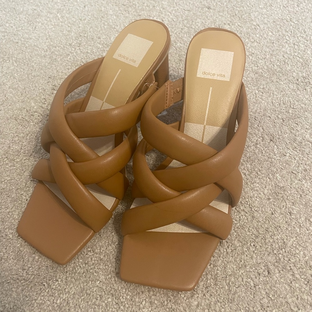 BRAND NEW DOLCE VITA SANDALS